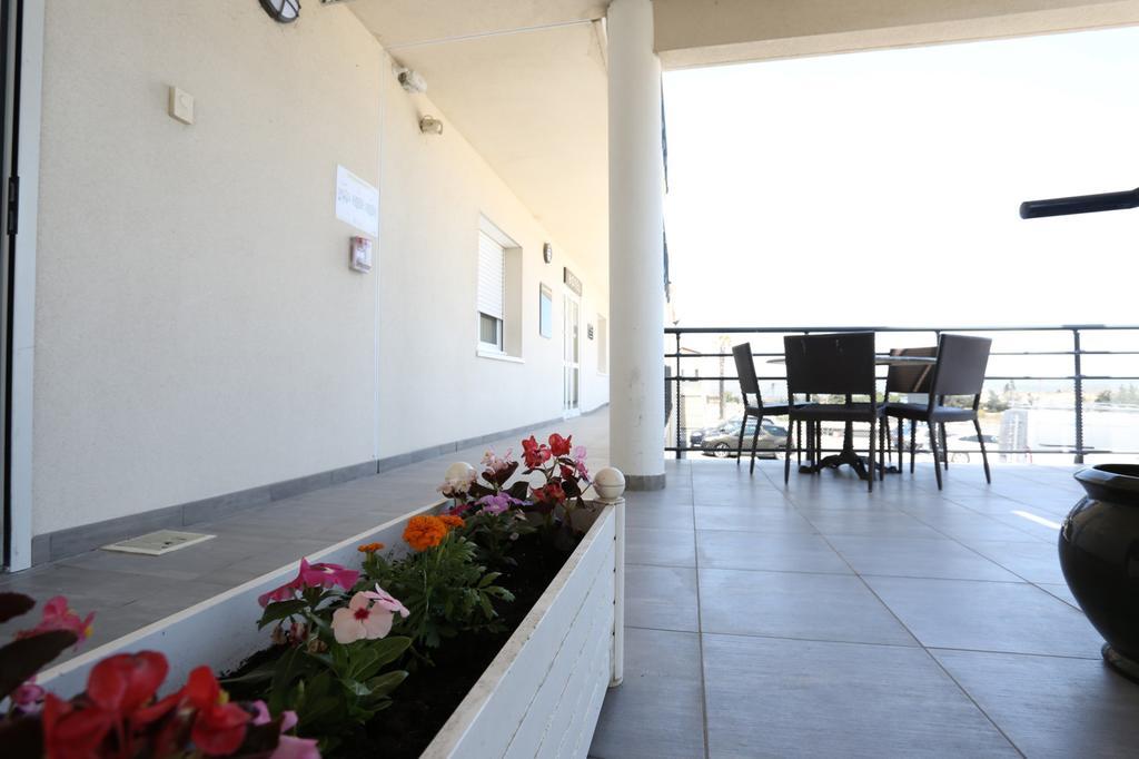 Hotel Restaurant Les Pielettes Le Rove ภายนอก รูปภาพ