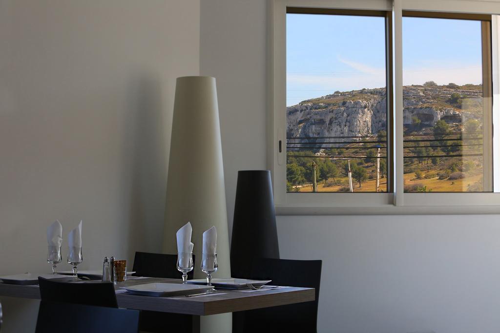 Hotel Restaurant Les Pielettes Le Rove ภายนอก รูปภาพ