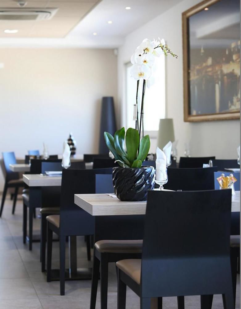 Hotel Restaurant Les Pielettes Le Rove ภายนอก รูปภาพ
