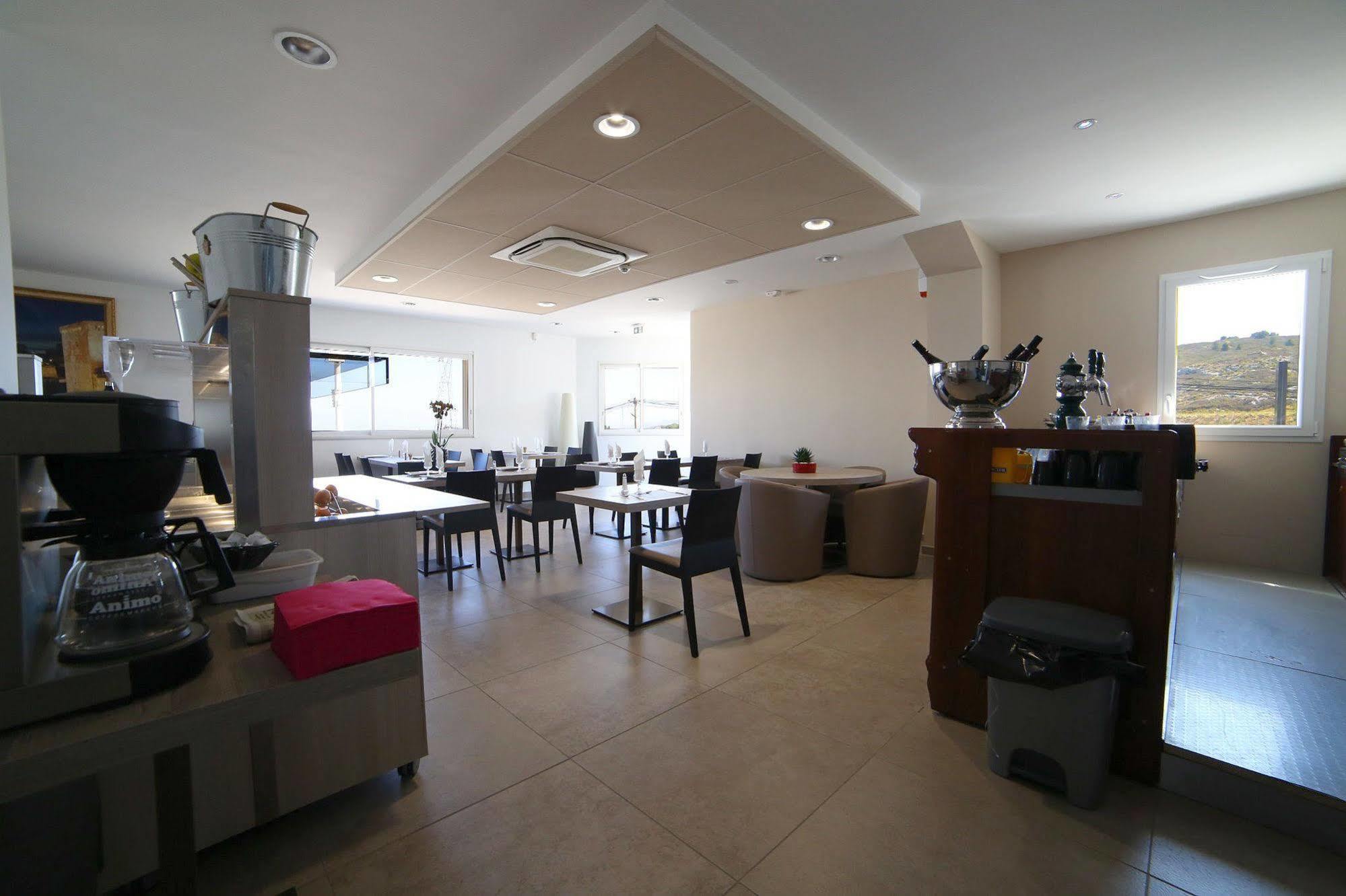Hotel Restaurant Les Pielettes Le Rove ภายนอก รูปภาพ